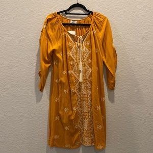 Chic Connection Gold and cream stitching dress. Size M. NWT